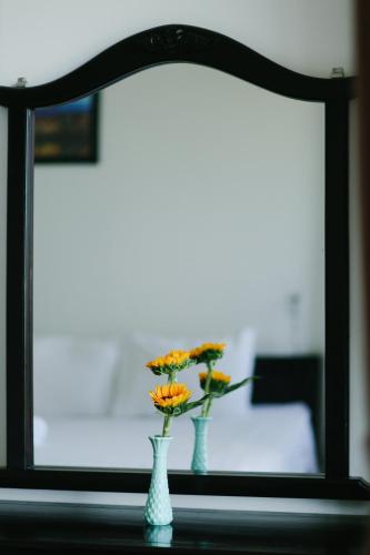 Postel nebo postele na pokoji v ubytování Blue River Boutique Hoi An Hotel