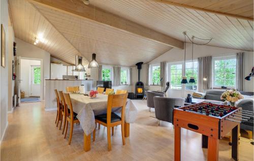 Posezení v ubytování Holiday Home Pionerskoven Toftlund Denm