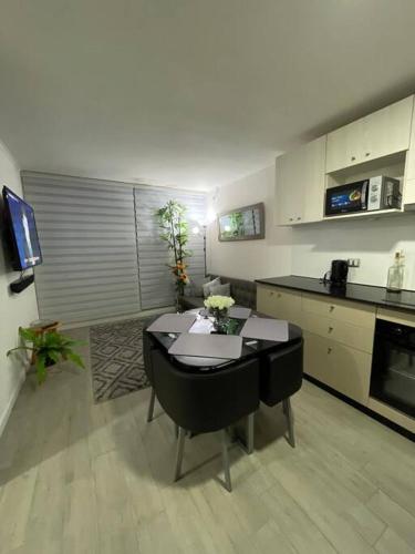 a kitchen with a table and a counter top at Departamento nuevo moderno y elegante in Viña del Mar