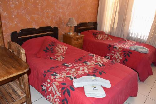Łóżko lub łóżka w pokoju w obiekcie Mitru Express Tupiza