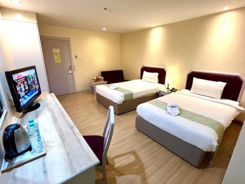 TV a/nebo společenská místnost v ubytování Friendlytel Hotel