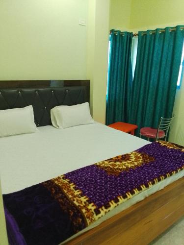 Postel nebo postele na pokoji v ubytování Hotel AV Priya