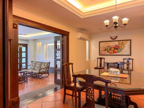 a dining room with a table and chairs in a room at PRIME Location - 5 Mins Walk to Shops & Eateries! in Tanjung Bungah