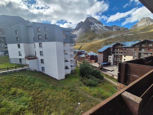Studio lumineux proche pistes et commerces avec balcon