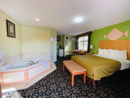Ένα ή περισσότερα κρεβάτια σε δωμάτιο στο North Bay Inn
