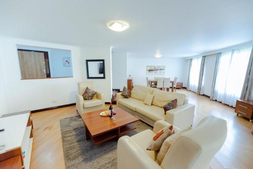 Heri Heights Hotel Apartments, SureStay Collection by Best Westernにあるシーティングエリア