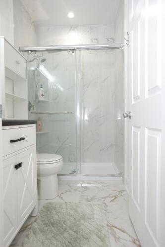 Ένα μπάνιο στο Spacious and Brand New Apartment in Point Breeze - Prime Location