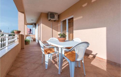 Gorgeous Apartment In Pula With Wifi