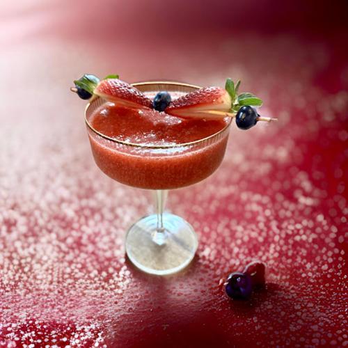 a drink with strawberries and blueberries in a glass at Stanthorpe Holiday Park in Severnlea