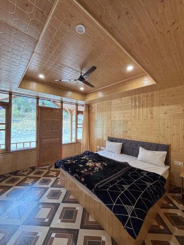 Katil atau katil-katil dalam bilik di Moksha Cottages
