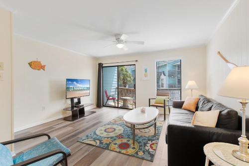 Ruang duduk di The Sands Condos
