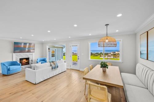 Posezení v ubytování Luxurious Private Coastal Home Hot Tub & Ocean Views Near San Francisco