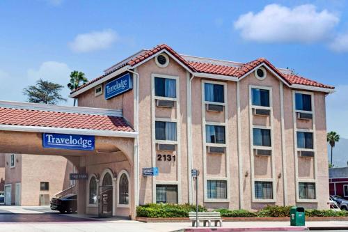 a building with a sign for a hotel at Travelodge by Wyndham Pasadena Central in Pasadena