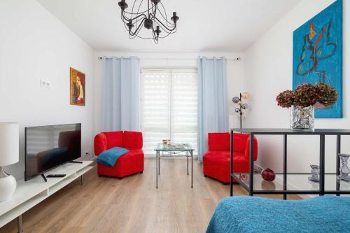 Colorful Studio near the Spodek Arena in Katowice by Noclegi Renters