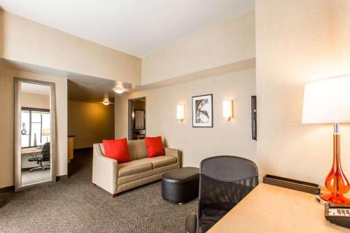 Гостиная зона в Cambria Hotel Rapid City near Mount Rushmore
