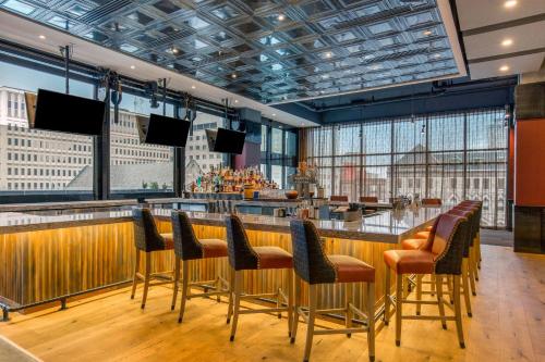 a bar in a restaurant with a view of the city at Cambria Hotel Nashville Downtown in Nashville