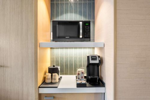 a kitchen with a coffee maker and a microwave at Hilton Garden Inn North Conway in North Conway