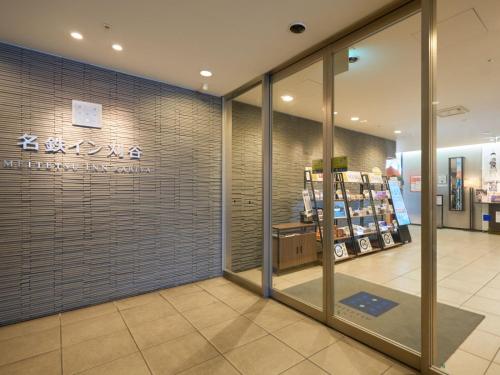 a store lobby with a large wall of glass at Meitetsu Inn Kariya in Kariya