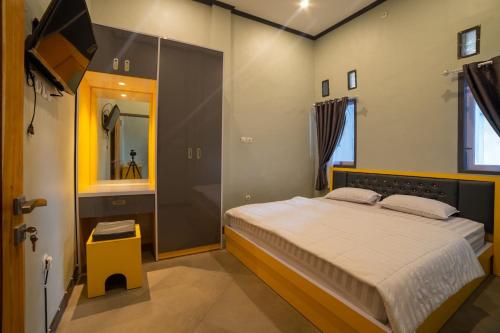 Ένα ή περισσότερα κρεβάτια σε δωμάτιο στο Asera Homestay