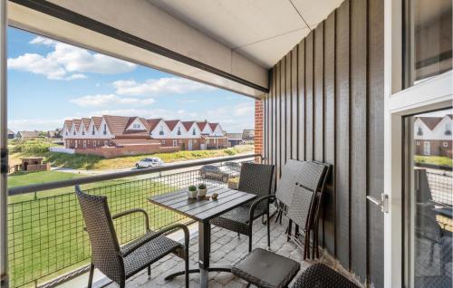 a patio with a table and chairs on a balcony at Fanø Bad, Lejl 102 in Fanø