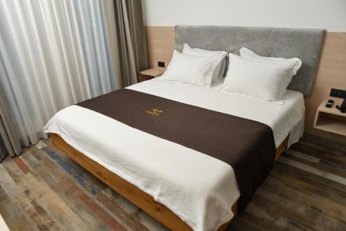 Postel nebo postele na pokoji v ubytování Hotel Albulena