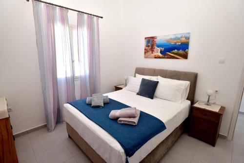 En eller flere senge i et værelse på Athina's house