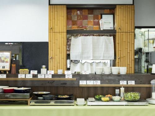 a kitchen with a buffet of food on display at Hotel Wing International Miyakonojo in Miyakonozyō