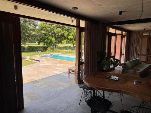 Πισίνα στο ή κοντά στο BK's Villa Golf View