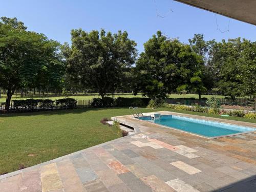 Πισίνα στο ή κοντά στο BK's Villa Golf View