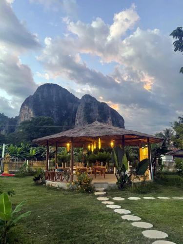 Pemandangan gunung umum atau pemandangan gunung yang diambil dari resort