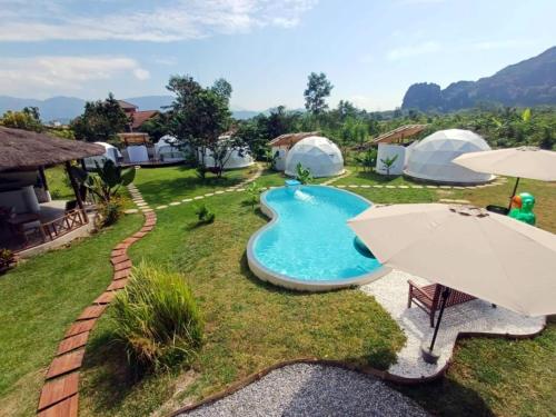 Pemandangan gunung umum atau pemandangan gunung yang diambil dari resort