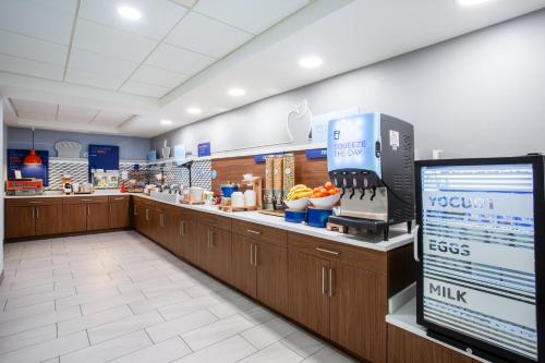 a fast food restaurant with a counter with food at Holiday Inn Express & Suites Bradenton East-Lakewood Ranch by IHG in Lakewood Ranch
