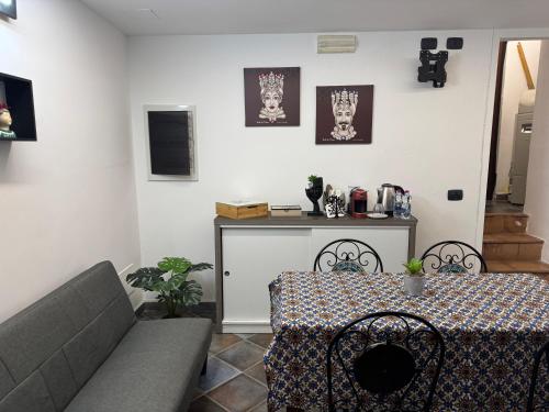 a living room with a table and a couch at Le Scalette del centro in Agrigento