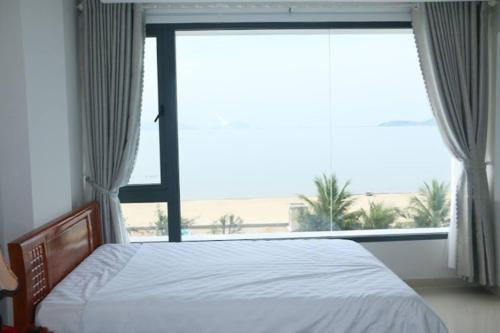 Postel nebo postele na pokoji v ubytování Huy Hoàng Hotel Đà Nẵng