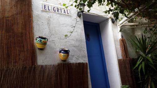 two vases sitting on the side of a building at Casa El Grial in Peniscola