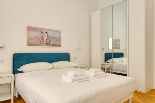 Just Urban Stays - Bright New 2BR Apartment in city Center - M2 and M4
