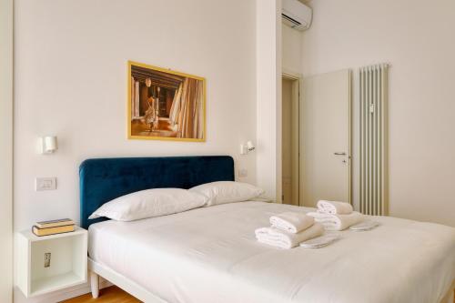 Just Urban Stays - Bright New 2BR Apartment in city Center - M2 and M4