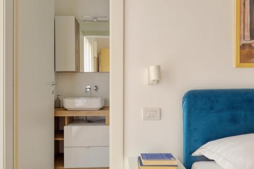 Just Urban Stays - Bright New 2BR Apartment in city Center - M2 and M4