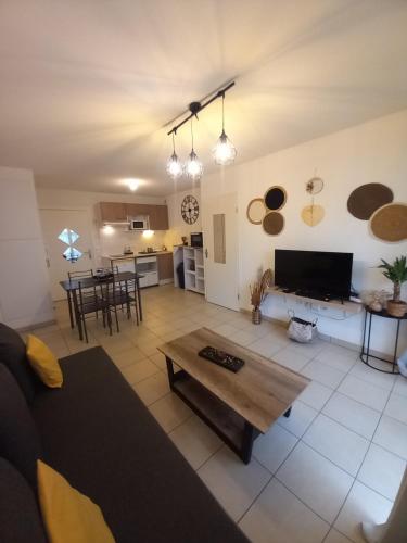 Zdjęcie z galerii obiektu Cocon reposant à 10min du centre de Bordeaux w mieście Lormont