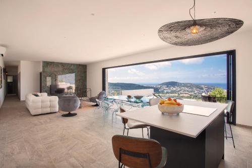 Μια τηλεόραση ή/και κέντρο ψυχαγωγίας στο Villa Bellagio avec vue exceptionnelle