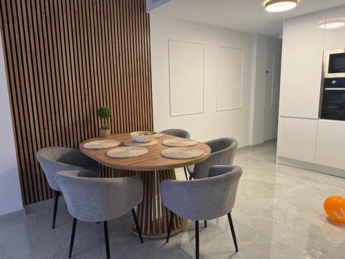 Premium Apartment 8 pers with a rooftop swimming pool and sea views - 3 min Playa de Cura