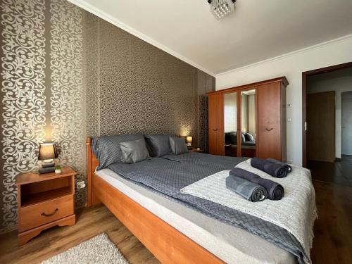 Ένα ή περισσότερα κρεβάτια σε δωμάτιο στο Great Forest View Penthouse Apartment