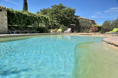 Gîte 6-8 pers dans Mas provençal avec piscine et jardin
