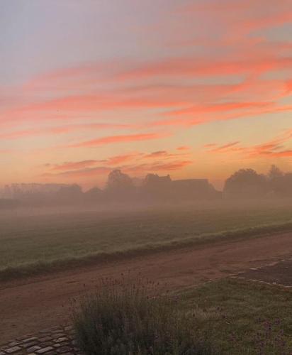 Blick auf den Sonnenuntergang/Sonnenaufgang von des Bed & Breakfasts aus oder aus der Nähe