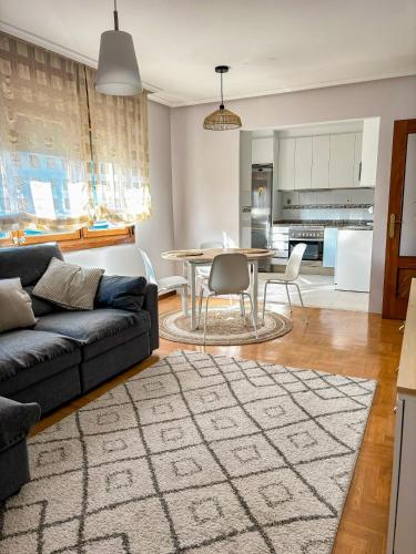 Moreda 48 - 2 Hab y 2 Baños - Garaje y Wifi - VUT-4961-AS