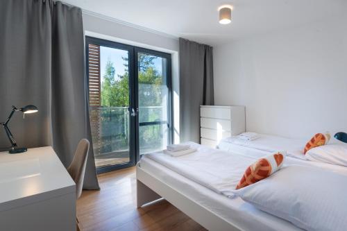 Ένα ή περισσότερα κρεβάτια σε δωμάτιο στο TATRYSTAY Premium Arimont Apartments