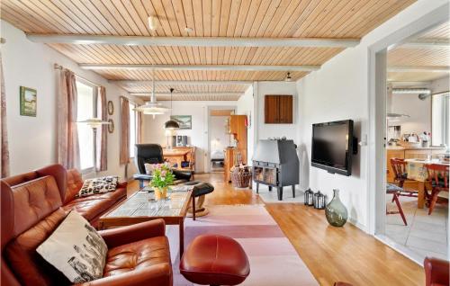 TV a/nebo společenská místnost v ubytování Stunning Home In Sejerø With Kitchen