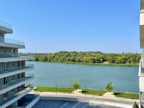 Φωτογραφία από το άλμπουμ του Apartment No 401 Lebada Lake σε Pantelimon