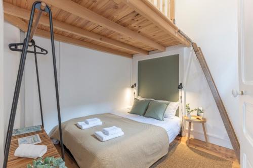 une chambre avec un lit dans une pièce dans l'établissement Duplex des Halles 3 chambres, à Pau
