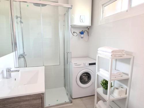 A bathroom at Acogedor Ap. 1hab. Torremolinos
